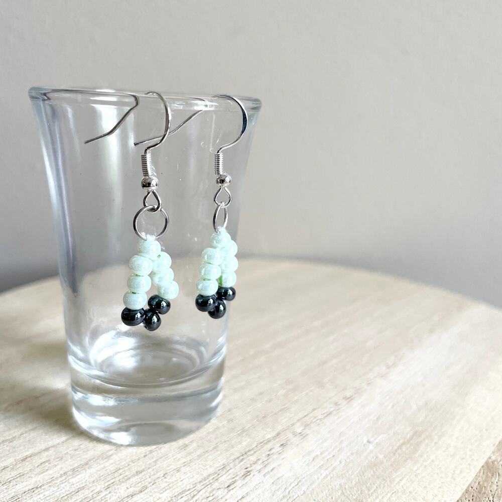 Treasure Beaded Earrings NWT handmade metallic delicate lightweight vintage stat